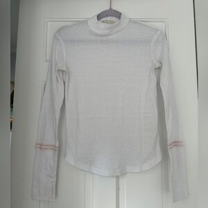 Free People We the Free White Mock Neck with Thumbholes in Size Extra Small